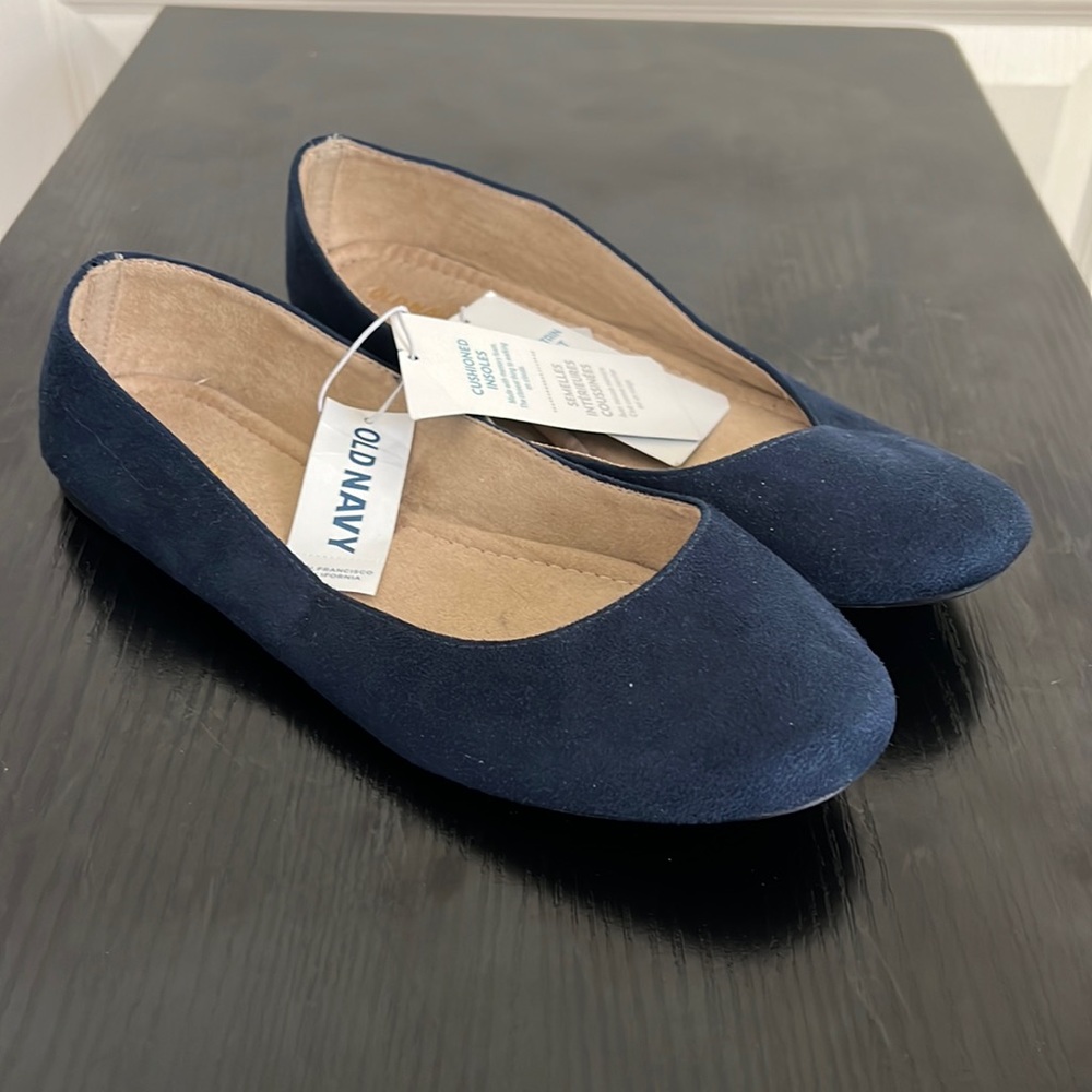 Old Navy Women’s size 8 1/2 Navy Blue flats.